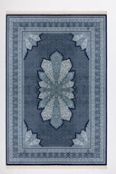 Açık renkli bir zeminde, modern motiflerle işlenmiş, ipek parlaklığına sahip, salon dekorasyonuna uygun Modal Silk halı